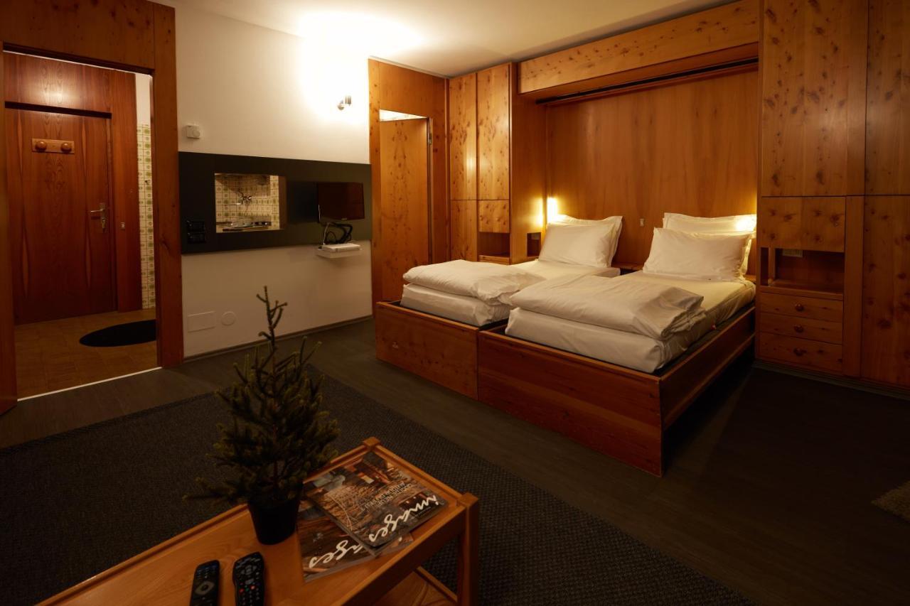 Base Camp Alpine Apartments เบรยล์-แชร์วิเนีย ภายนอก รูปภาพ